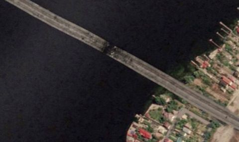 Украйна нанесе нов удар по стратегически мост в град Херсон - 1
