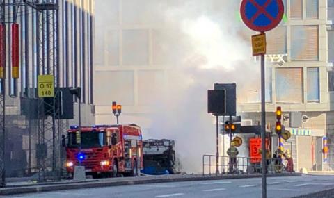 Автобус се взриви в центъра на Стокхолм - 1