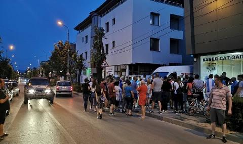 Протест в Гоце Делчев, искат си телевизията и интернета - 1