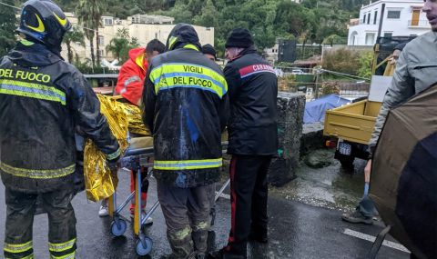 Италианските власти евакуират над 1000 души от остров Иския - 1