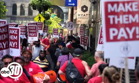 More than 10,000 hotel workers strike in US VIDEO  - 1