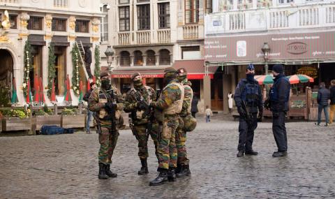 Бунт! Опит за щурм на полицейски участък в парижко предградие (ВИДЕО) - 1