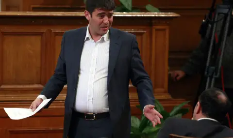 Страхил Ангелов: Протестът изобщо не е само срещу еврото, а срещу цялата мерзост и низост, срещу разложената държава - 1