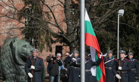 Националното знаме се развя над паметника на Незнайния воин - 1