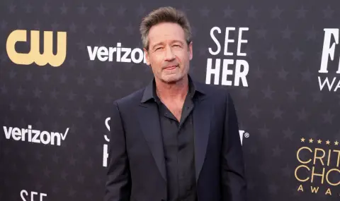 Дейвид Духовни се ожени за 30-години по-младата си приятелка  - 1