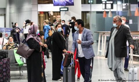"Добре сте дошли": германски общини искат да приемат бежанци от Афганистан - 1