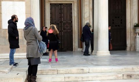 Гърция празнува Цветница при затворени храмове - 1