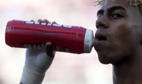 Ламин Ямал официално подписа нов договор с Барселона - 1