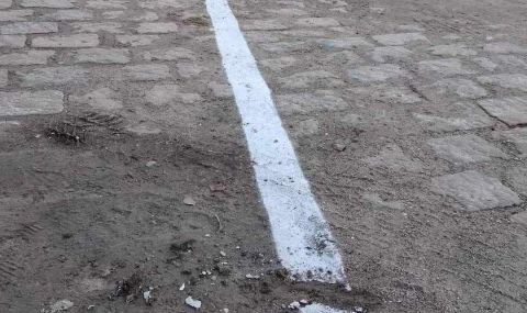 Слави Трифонов: В София полагат пътна маркировка върху кал и то пред катедралата " Александър Невски" - 1