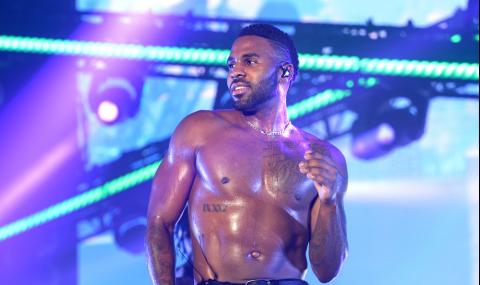 Певец показа, че крие нещо голямо в гащите (СНИМКА) - 1