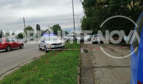 Мистериозен екшън в София! Мъж с прострелна рана прегази двама полицаи - 1