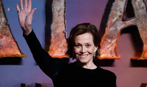 Сигорни Уийвър тренирала с военноморските сили за сцени от "Аватар" - 1