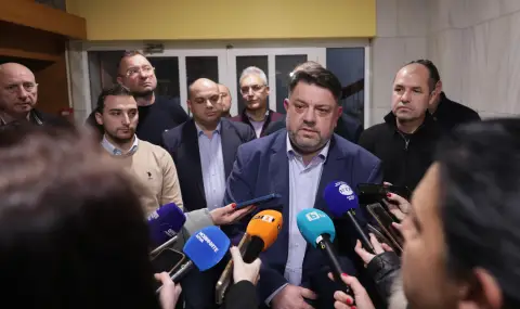 Зафиров влиза в конгреса със самочувствието, че е спасил БСП от изчезване. Не смята да подава оставка