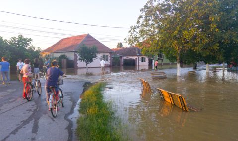 Опасност от наводнения в четири окръга на Румъния  - 1