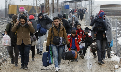 Швеция ще експулсира 80 000 бежанци - 1