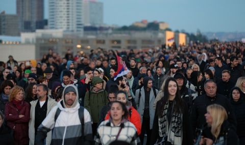 Белград отказа да заспи! Хиляди сърби отново казаха "не" на насилието - 1