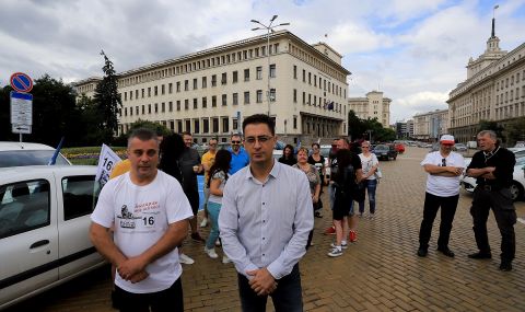 Българските патриоти на протест срещу поскъпването на тока, горивата и парното - 1