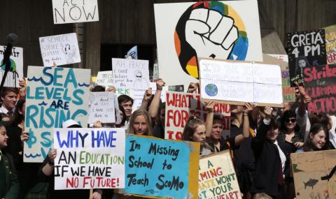 Младежи по цял свят протестират срещу климатичните промени - 1