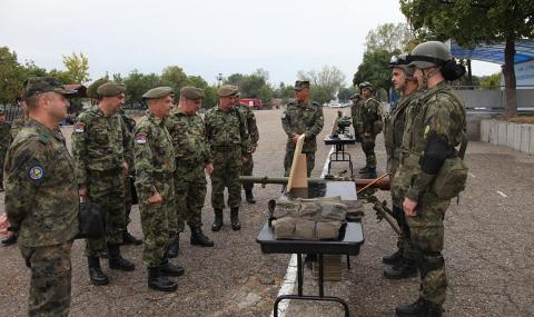 Сръбски генерал инспектира специалните ни сили СНИМКИ - 1