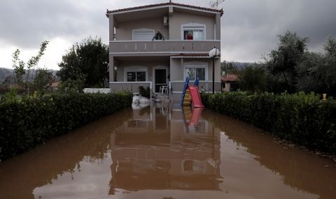 Проливни дъждове предизвикаха хаос в цяла Гърция - 1