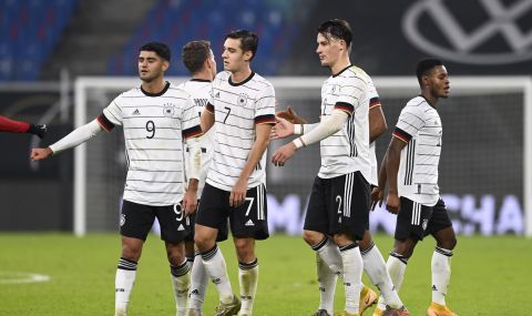 Германия успя да спечели срещу Чехия с експериментален състав - 1