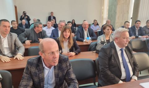 МВР, прокуратура и кметове на спешна среща в Бургас заради мигрантите - 1