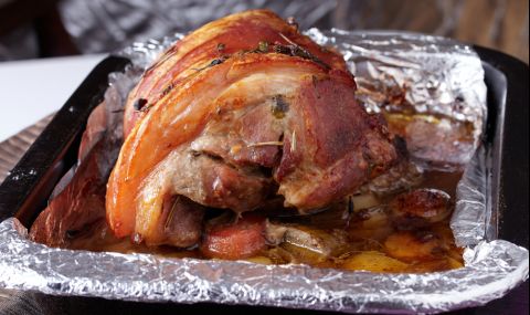 Рецепта за вечеря: Сочно свинско във фолио - 1