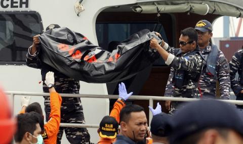 Индонезия: Няма шанс за оцелели в морето (СНИМКИ) - 1