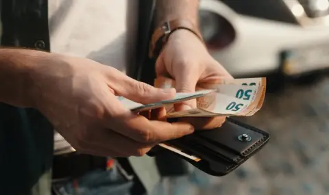 Пари в брой или плащане с карта? Кое е по-добре? - 1