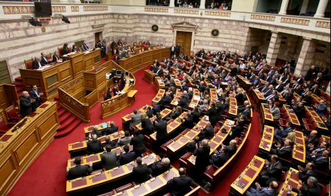 Въоръжен мъж бе арестуван пред гръцкия парламент - 1