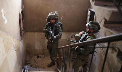 Израелски снайперисти стрелят по болница в Газа - 1