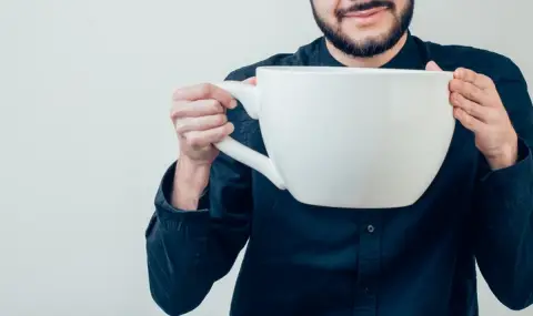 Рекорд: Германец изпи голяма чаша кафе за 3,12 секунди (ВИДЕО) - 1