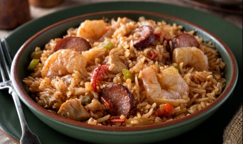 Рецепта за вечеря: Джамбалая - ястие с ориз, месо и морски дарове - 1