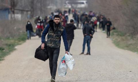 Гърция потвърди, че по турския бряг се събират мигранти - 1