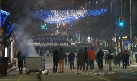 Протести, протести, а политиците – едни и същи