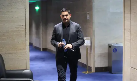 Радостин Василев призова ИТН или БСП да гласуват за падането на правителството