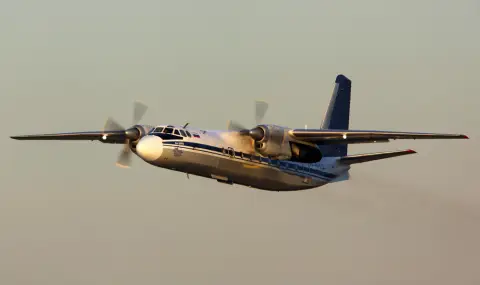 Пътнически самолет се разби в Русия при кацане, заснеха последните мигове преди катастрофата - 1