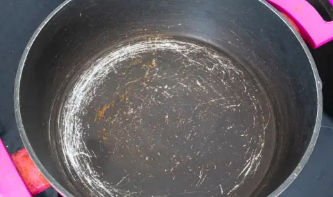 Всяка драскотина по тефлоновите тигани отделя повече от 9000 пластмасови частици - 1