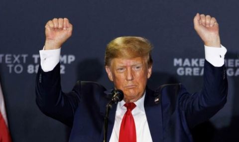 Тръмп се явява в затвора в Атланта, за да бъде арестуван - 1