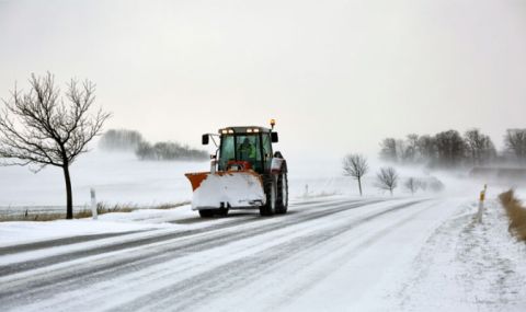 130 снегорина почистват пътищата - 1