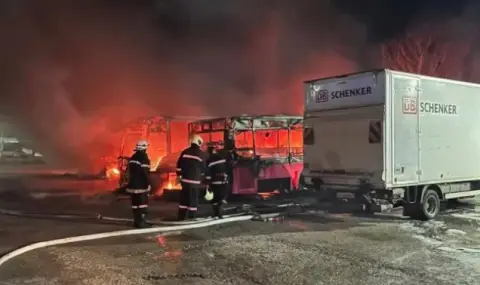 Изгоряха автобуси в Костинброд - 1