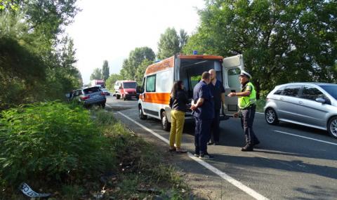 Трима ранени в катастрофа в София - 1