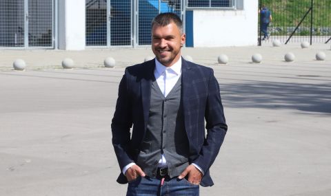 Валери Божинов се отказа от плановете за пенсия, за да подпише с пореден клуб от Втора Лига - 1