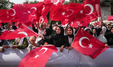Хиляди протестираха в Турция за забрана на ЛГБТ организациите - 1
