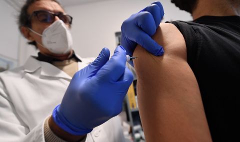 Коронавирус: четири неща, които трябва да знаем за новата ваксина - 1