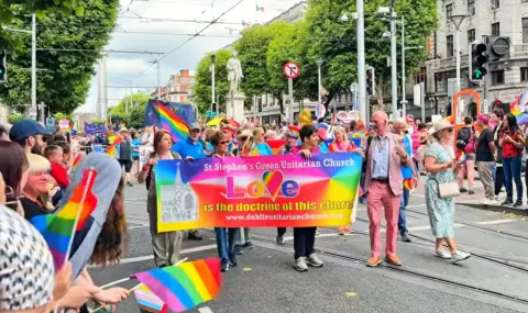 Над 100 000 души изпълниха улиците на Дъблин за Pride парада (ВИДЕО) - 1