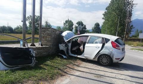 Шестима пострадаха в катастрофа на връщане от погребение - 1