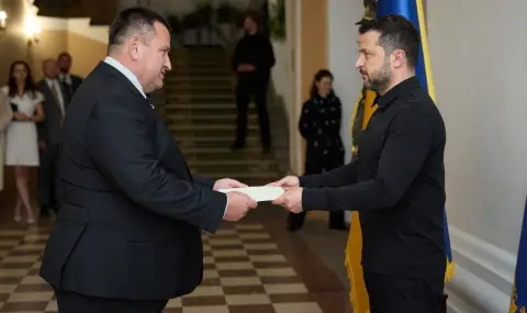 Посланикът на България в Украйна Златин Кръстев връчи акредитивните си писма на президента Володимир Зеленски СНИМКИ