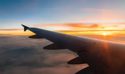 Самолет със стотици пътници на борда кръжил над Румъния заради заспал диспечер - 1