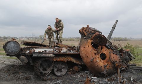 Руските окупатори повреждат собствените си танкове, за да не се бият срещу украинската армия - 1